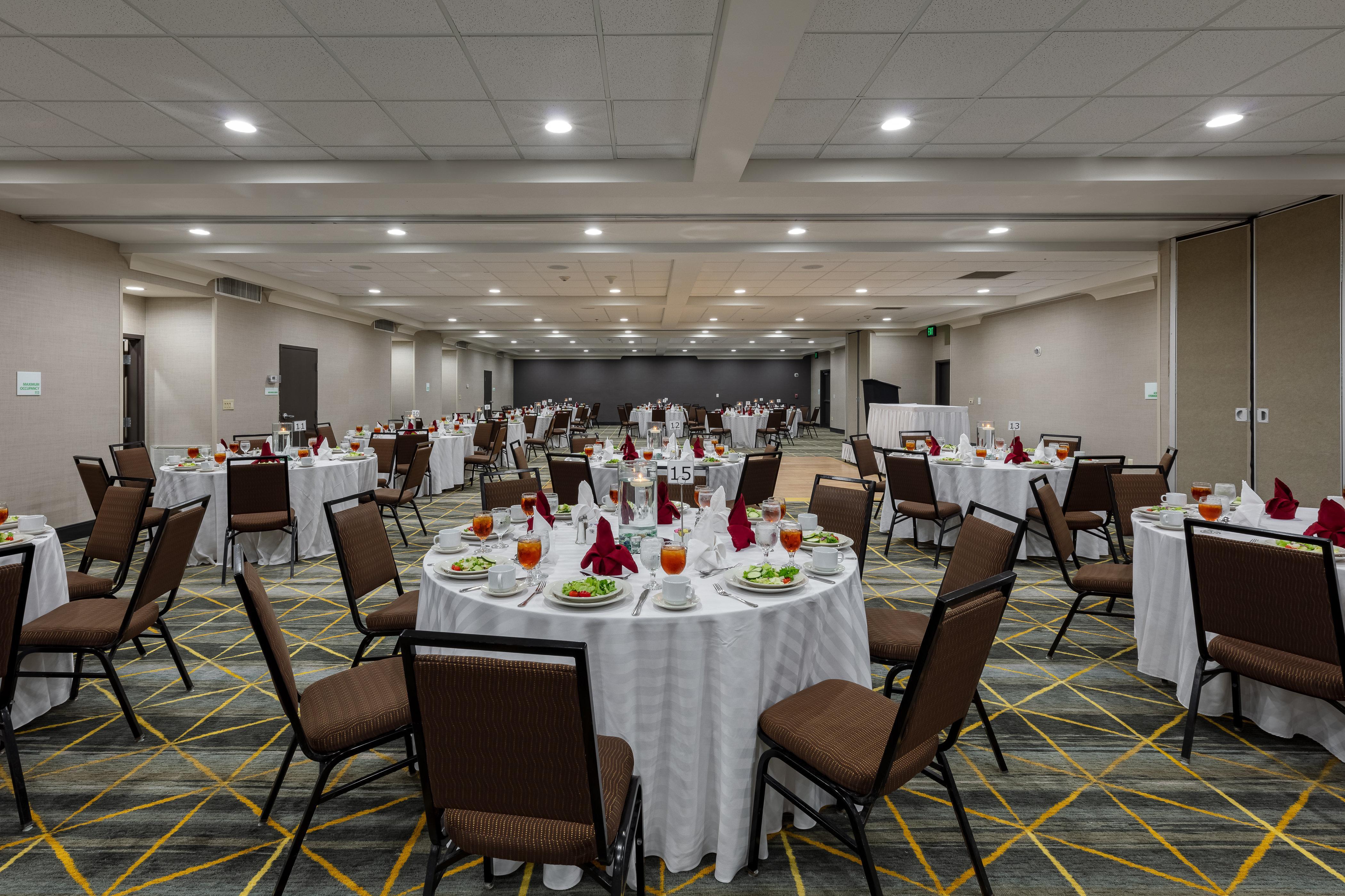 Holiday Inn & Suites Atlanta Airport North By Ihg Колледж Парк Экстерьер фото